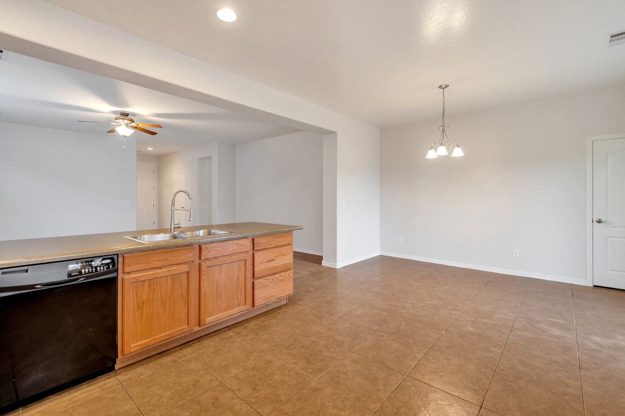 1278 W Stephanie Ln - Photo 5 of 15