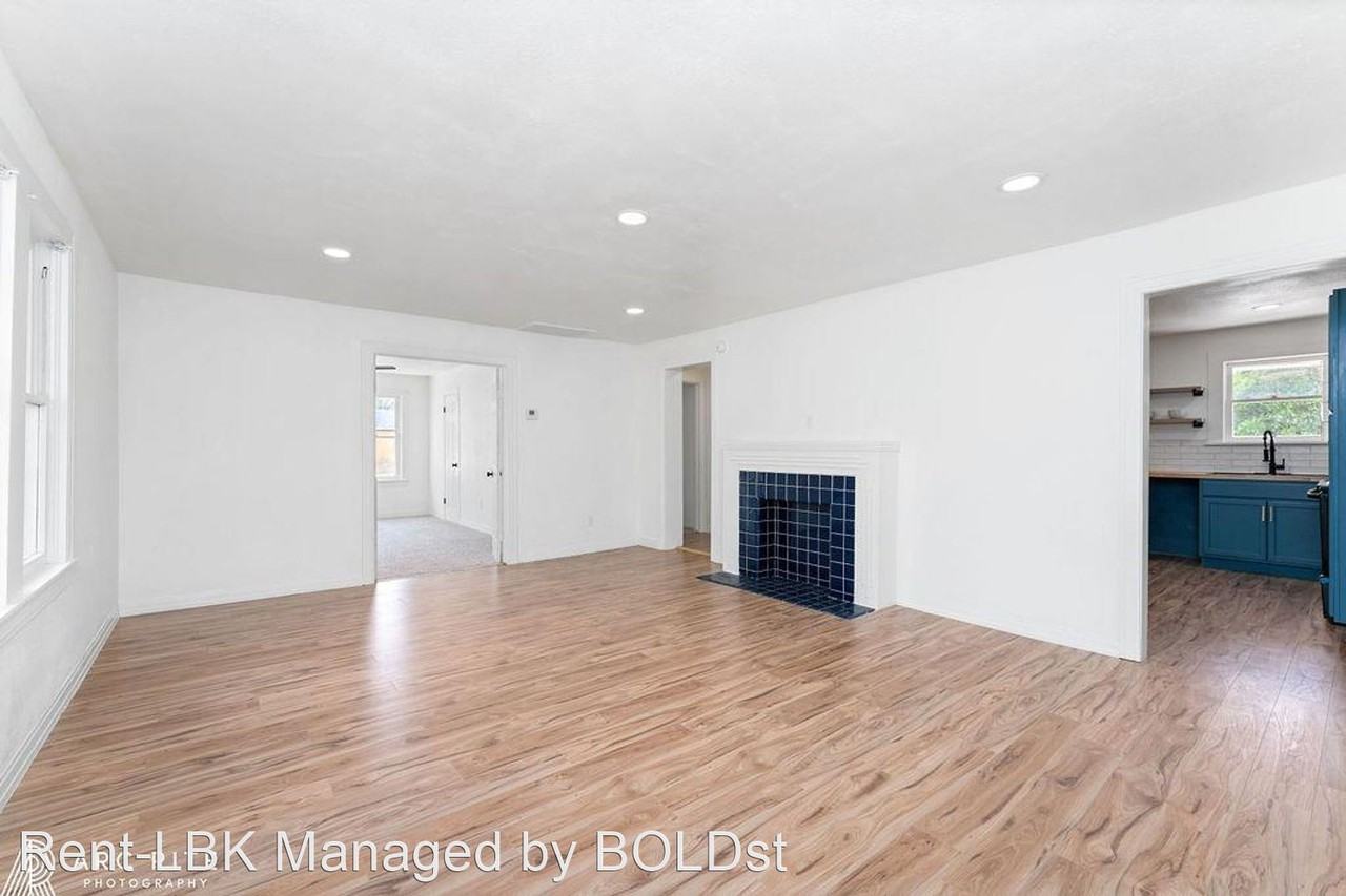 2123 26th Street - Photo 2 of 12