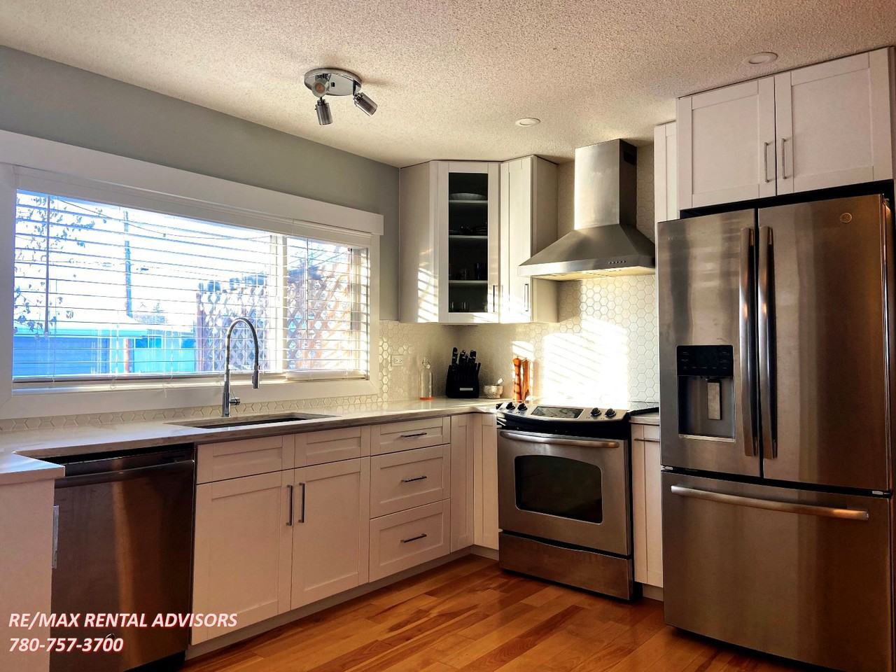 4704 117 St Nw - Photo 2 of 23