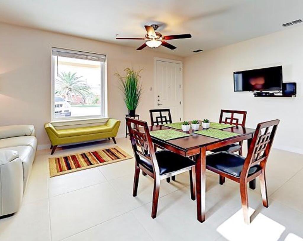 110 E Amberjack St - Photo 6 of 9