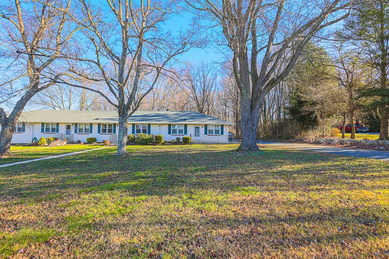 515 Wilgis Road - Photo 3 of 41