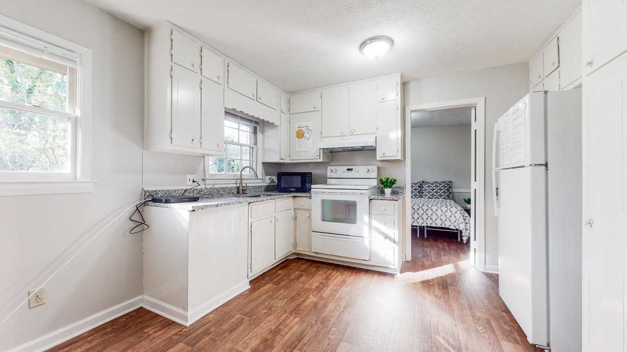 Chevy Chase Ln - Photo 5 of 10