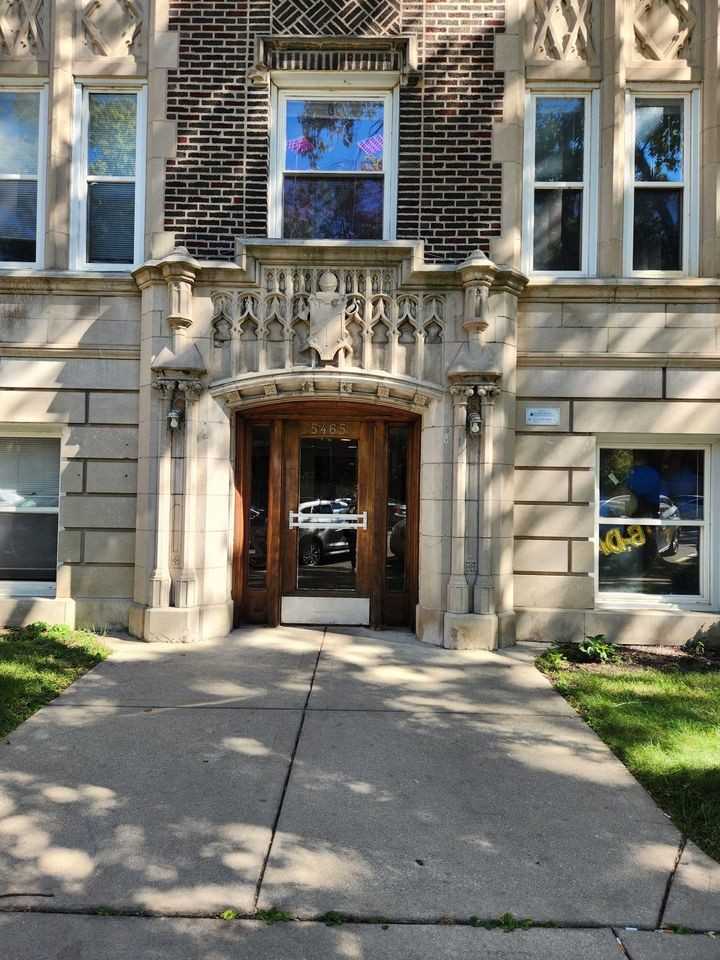 Everett Apartments - Photo 3 of 5