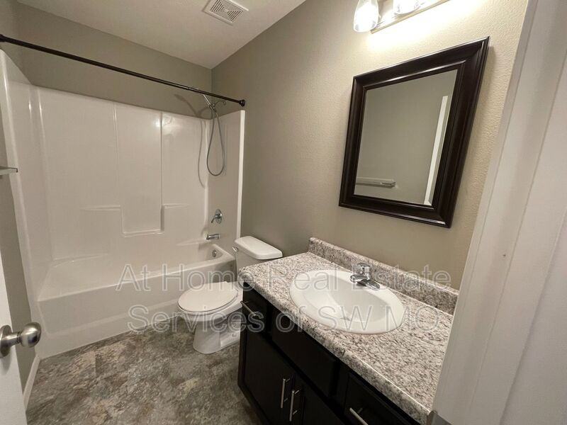 1365 S Marseilles Ave - Photo 6 of 12