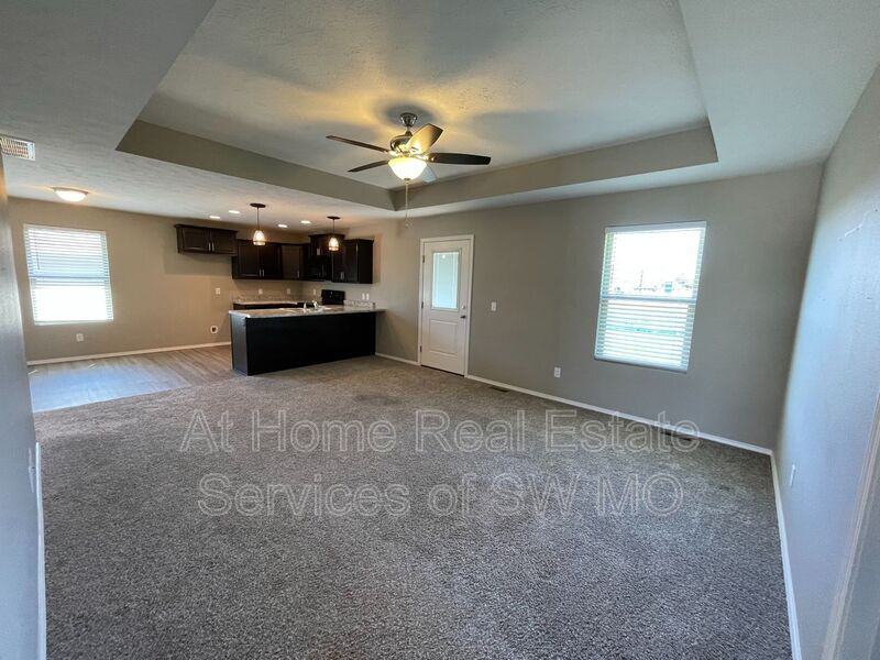 1365 S Marseilles Ave - Photo 3 of 12