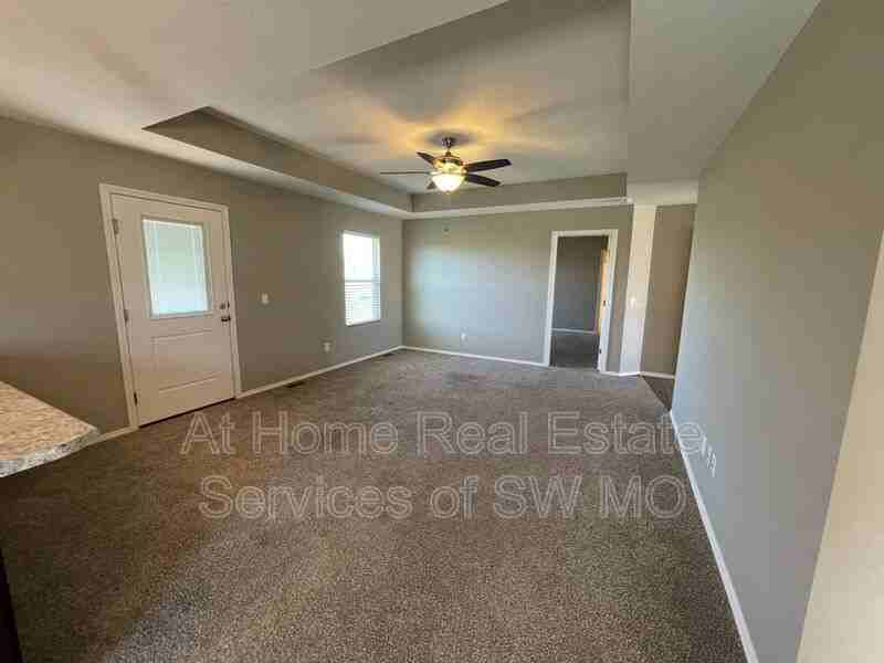 1365 S Marseilles Ave - Photo 4 of 12