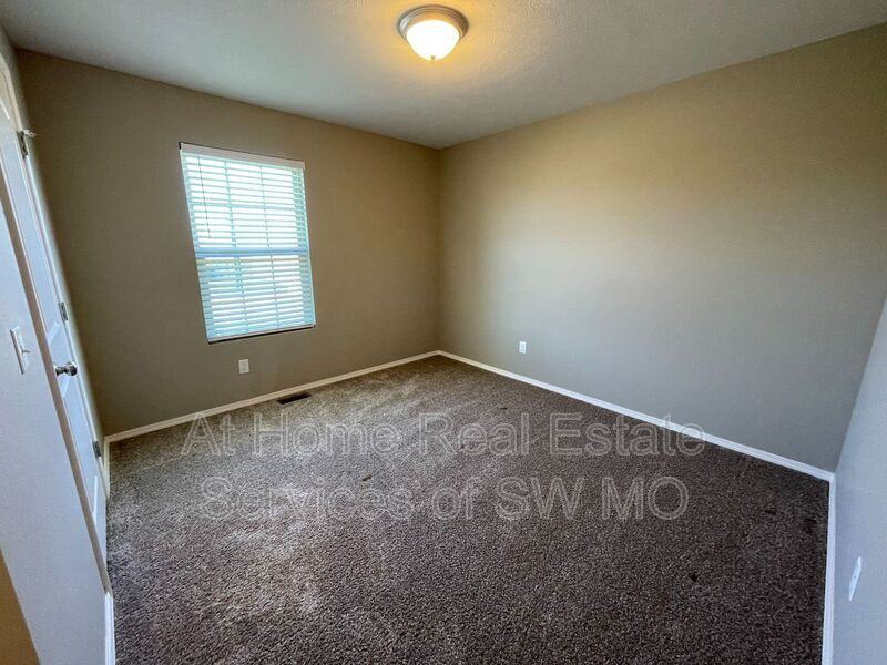 1365 S Marseilles Ave - Photo 5 of 12