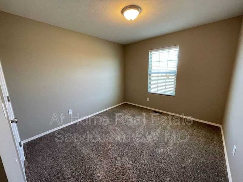 1365 S Marseilles Ave - Photo 7 of 12