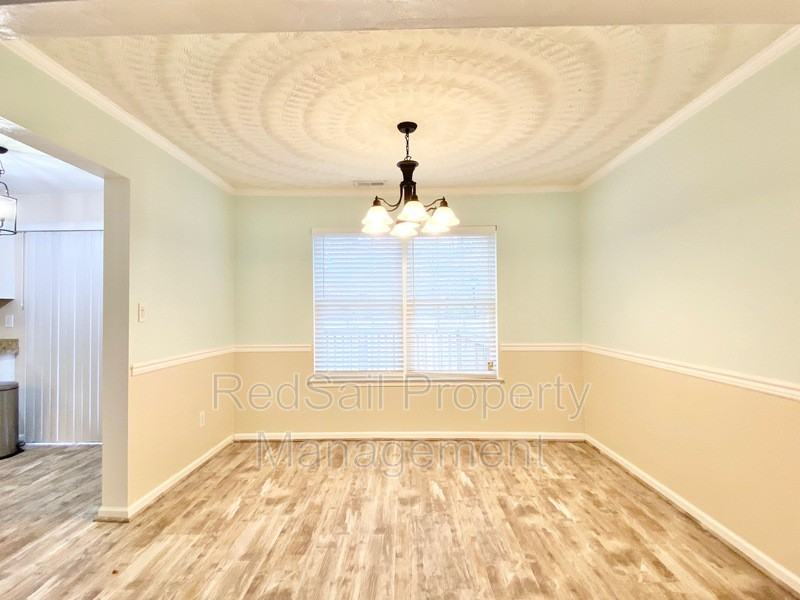 506 Parliament Ln - Photo 6 of 17