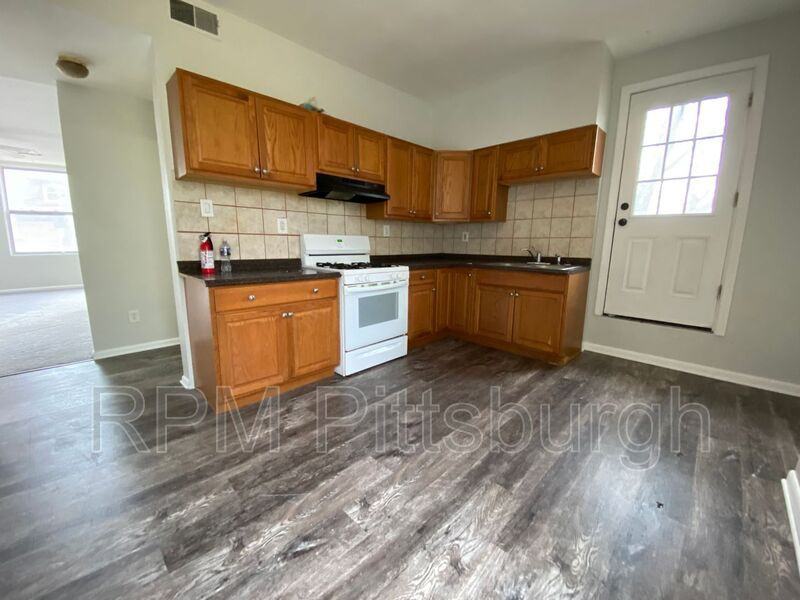 373 W Riverview Ave #3 - Photo 3 of 10