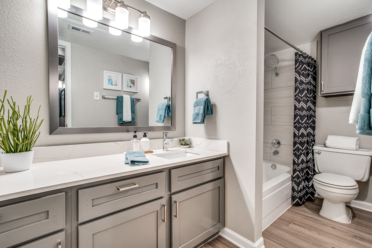 Richmond Apartments - Photo 4 of 36