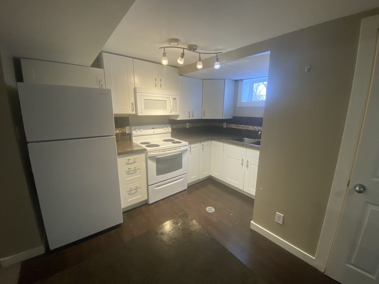 14020 109b Ave Nw - Photo 3 of 18