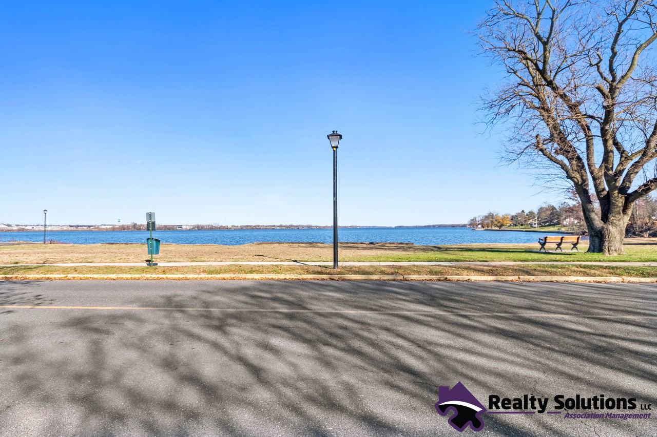 1018 Harbour Dr #1 - Photo 6 of 27