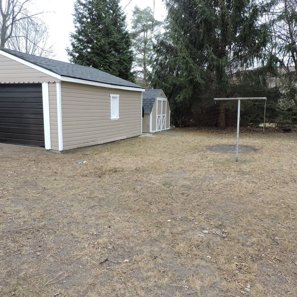 23850 Glenwood St - Photo 2 of 8
