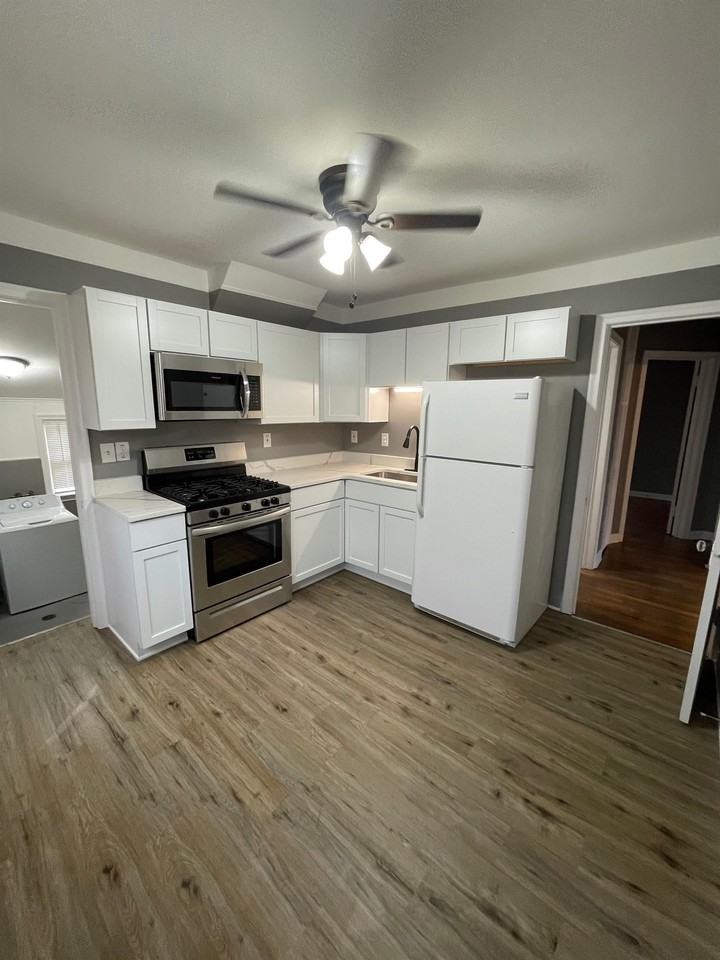 23850 Glenwood St - Photo 3 of 8