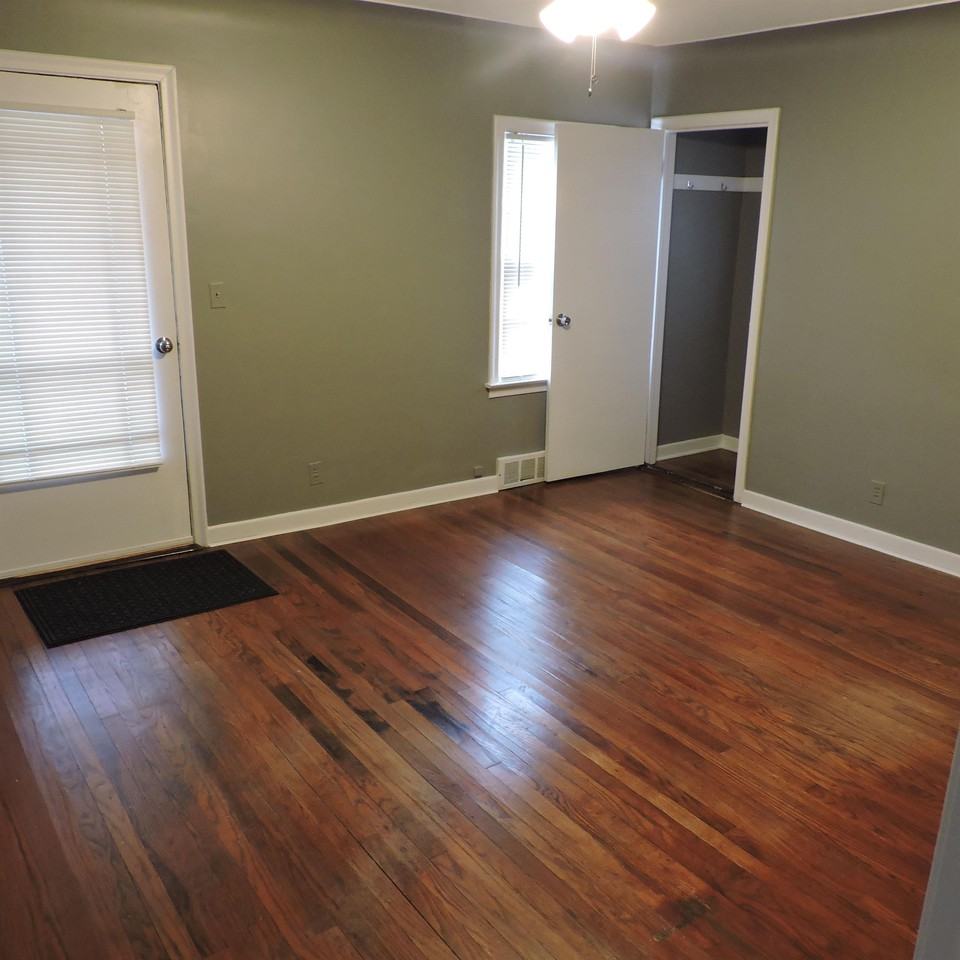 23850 Glenwood St - Photo 4 of 8