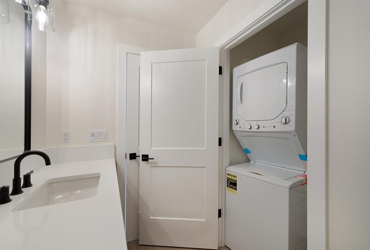 6961 N Stanford Ave - Photo 7 of 16