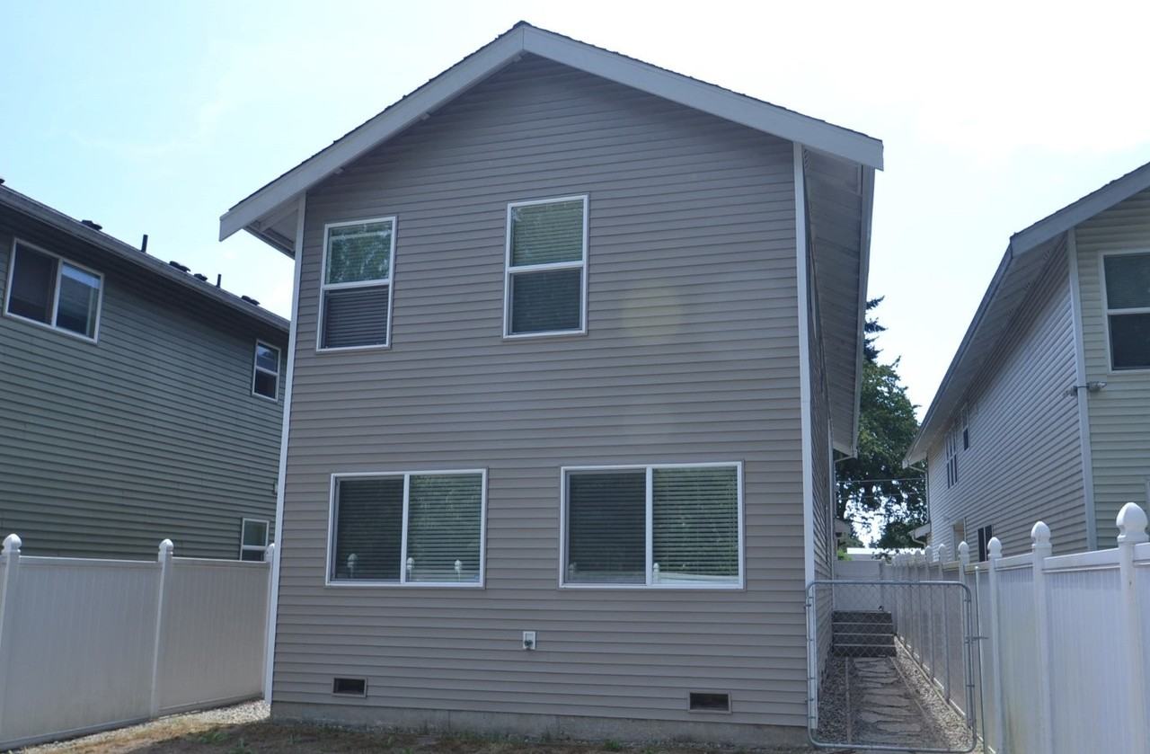 4218 S 116th St - Photo 2 of 18