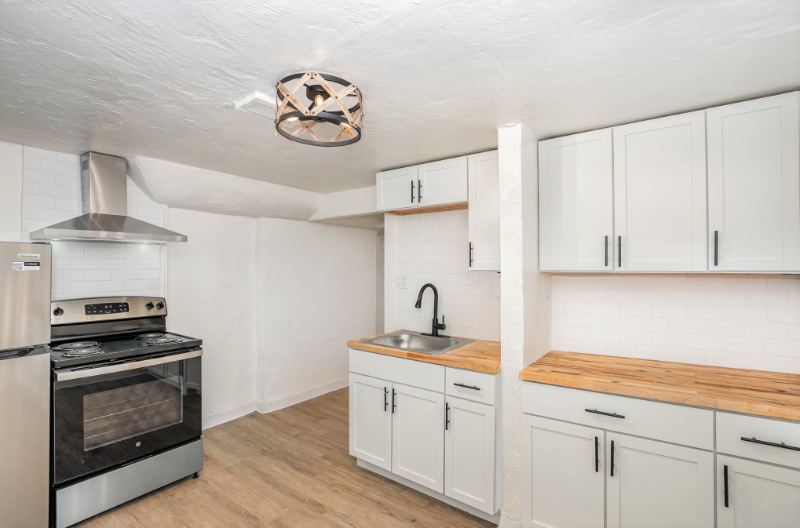 554 Hickory St #B - Photo 5 of 13