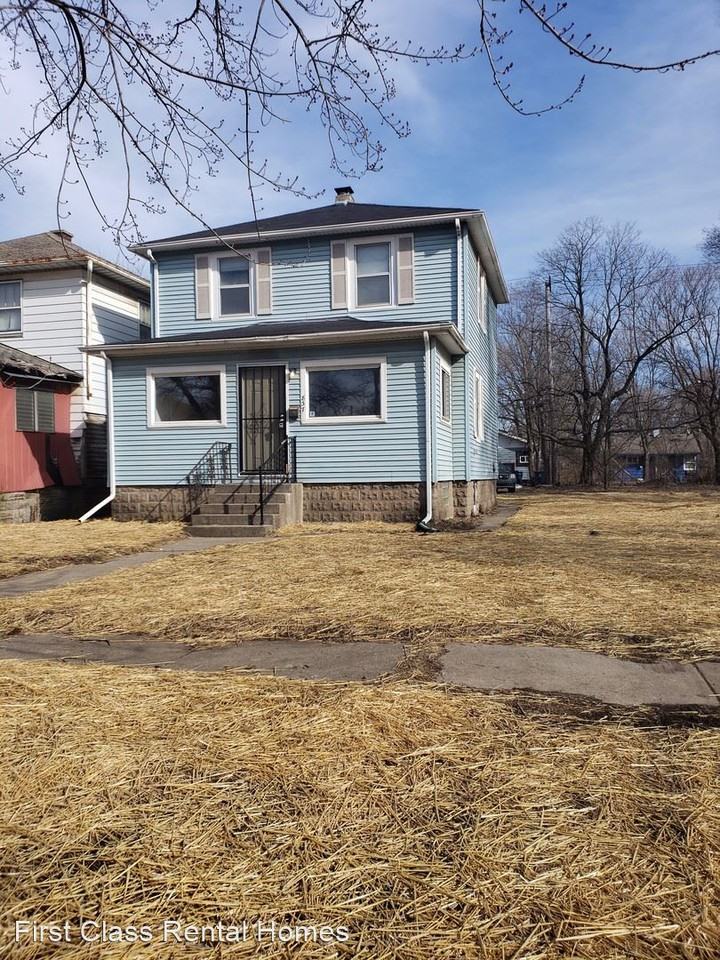 837 Buchanan St - Photo 3 of 8