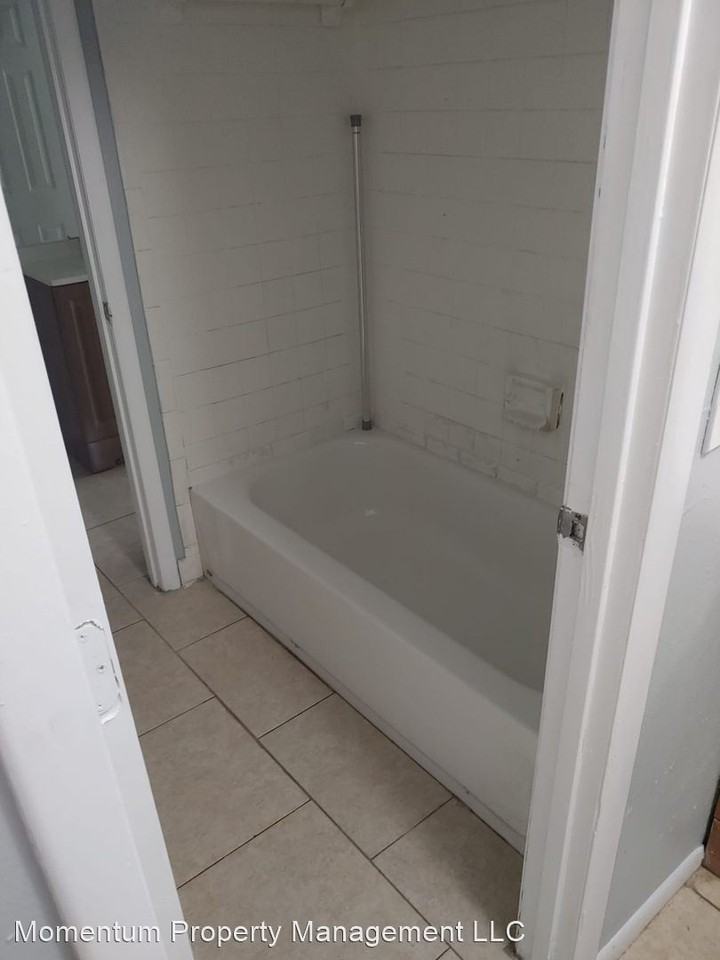 2584-2586 Chestnut Woods Dr - Photo 3 of 8