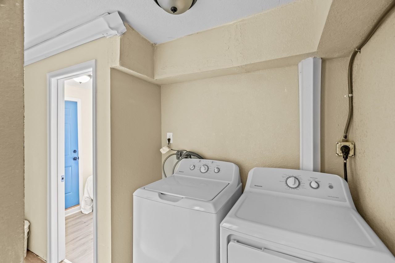 East Osborne Avenue - Photo 4 of 8