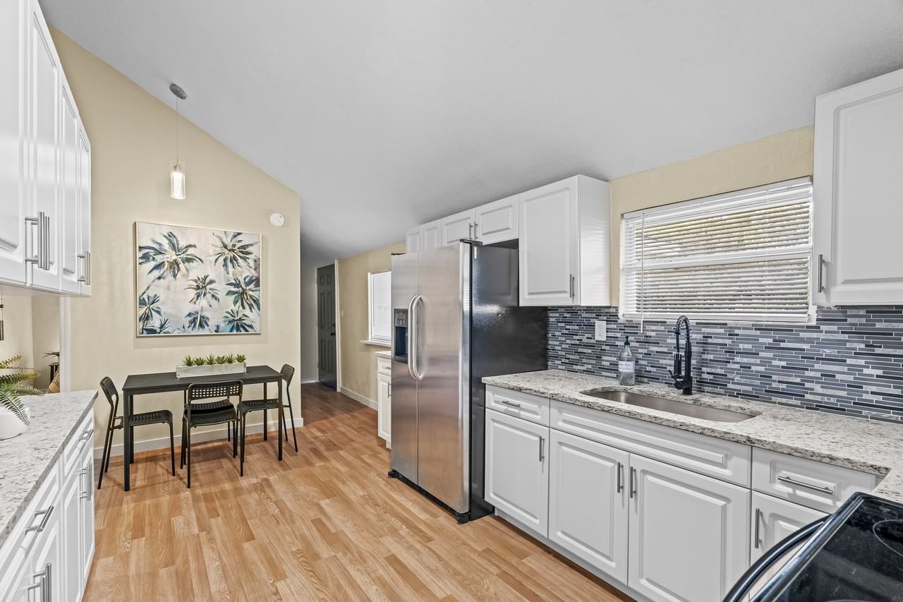 East Osborne Avenue - Photo 6 of 8