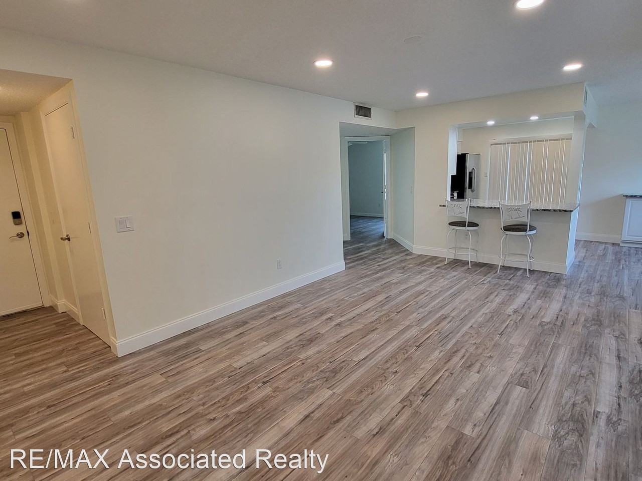 1924 Westminster Cir #10-1 - Photo 2 of 23