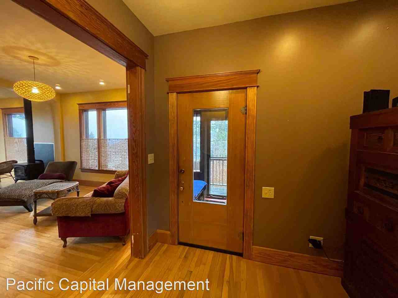 1087 11th St - Photo 2 of 38