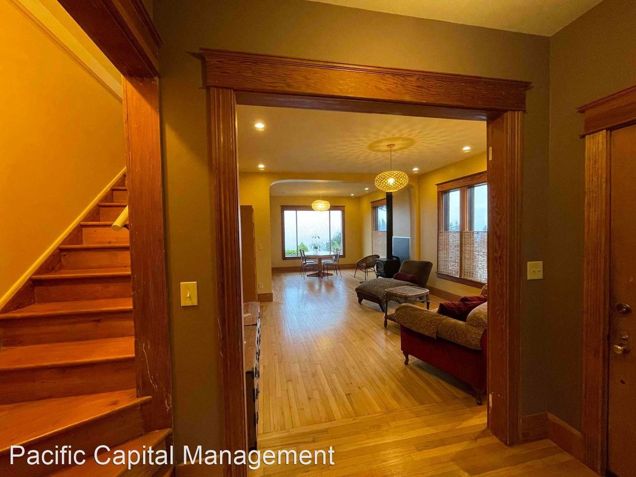 1087 11th St - Photo 3 of 38