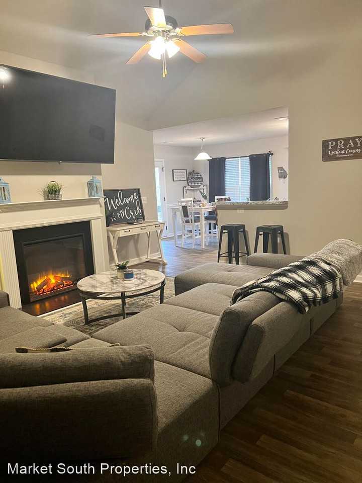 508 Heath Dr - Photo 3 of 14