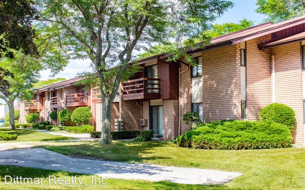 Market Square Apartments - Photo 2 of 7