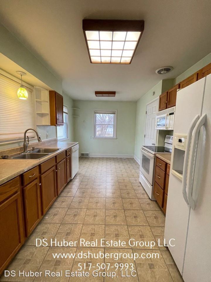 2315 Marguerite Ave - Photo 3 of 14