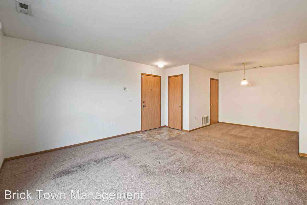 1003 Avenue K - Photo 2 of 16