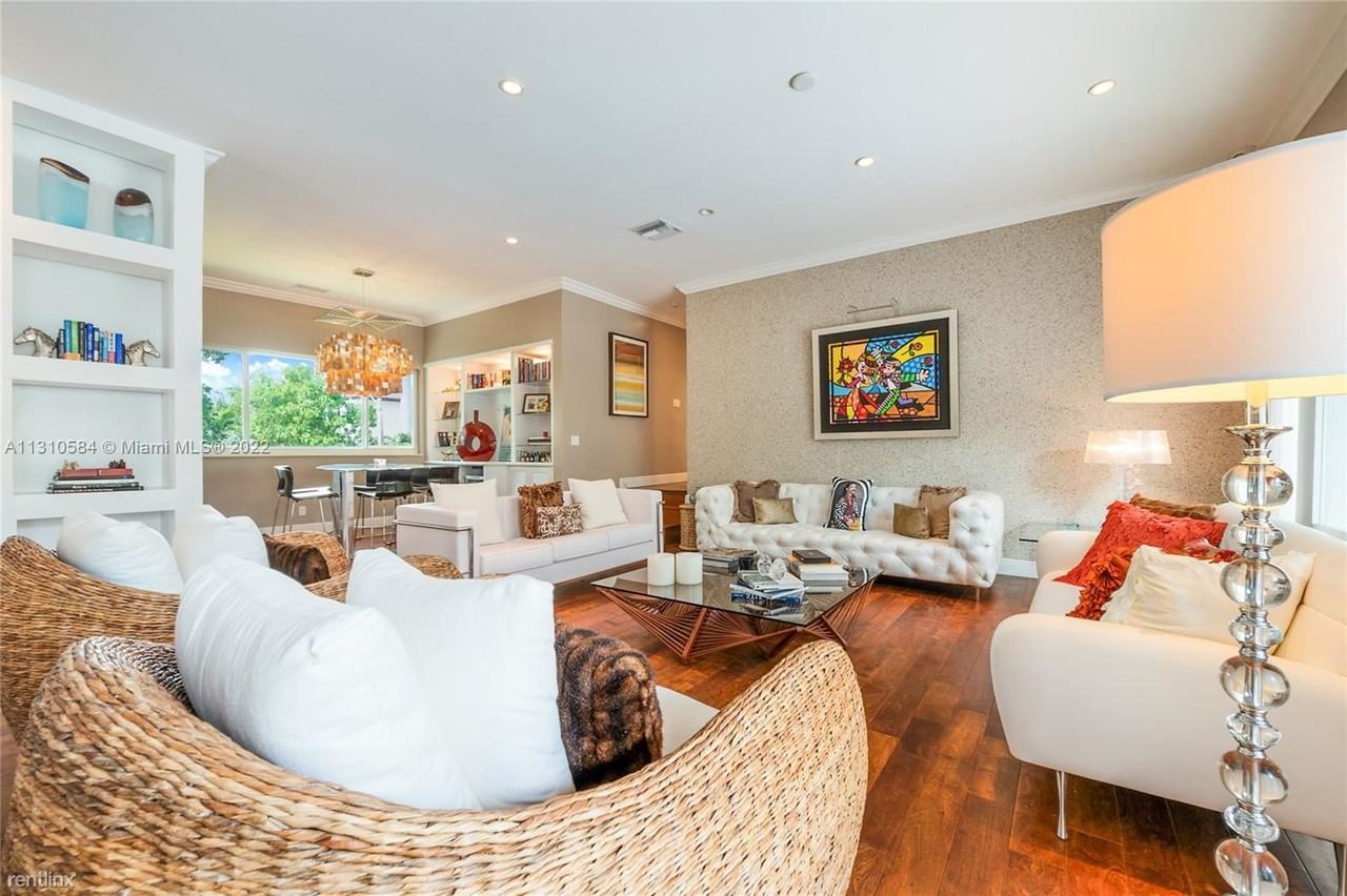 695 Bella Vista Ave - Photo 3 of 17