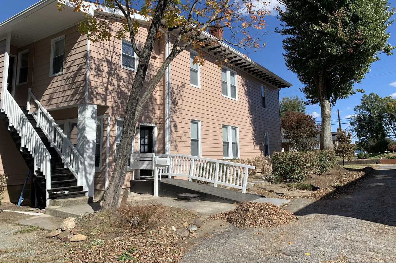 425 S Main St - Photo 2 of 7