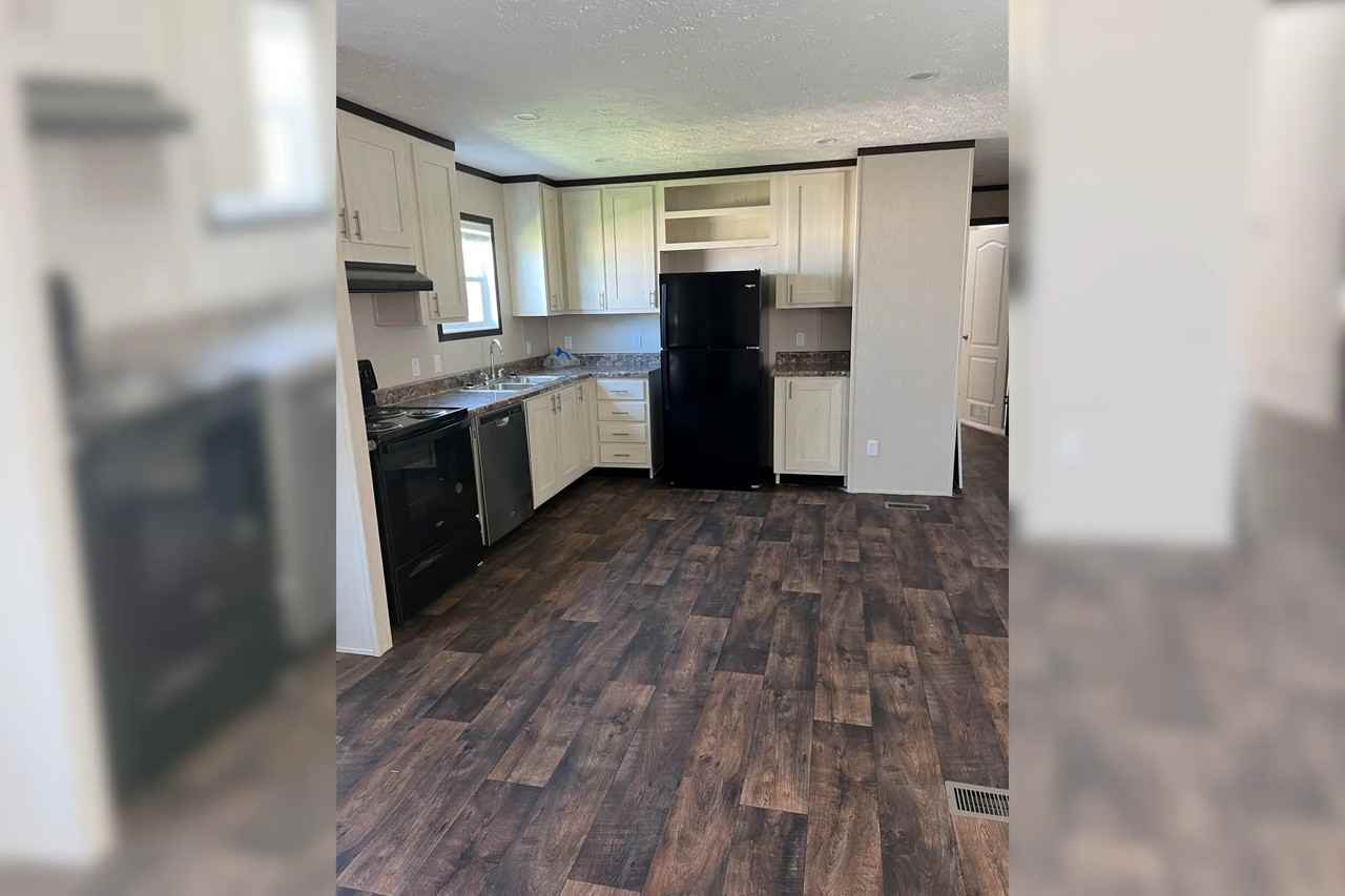 660 Rose Blvd - Photo 3 of 16