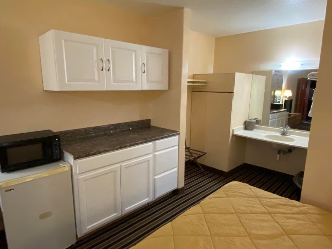 401 Northeast Avenue #22 - Photo 3 of 7