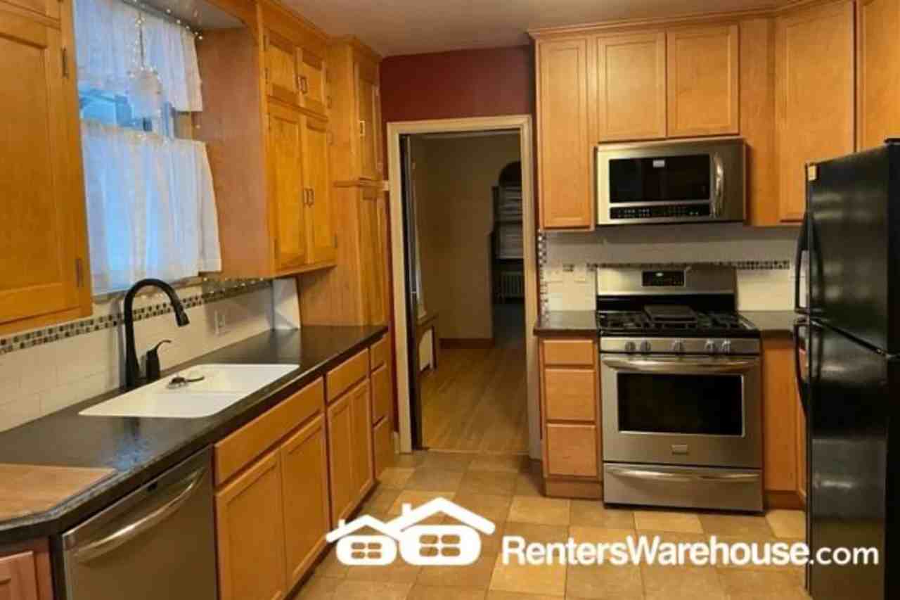 3900 Upton Ave N - Photo 2 of 11