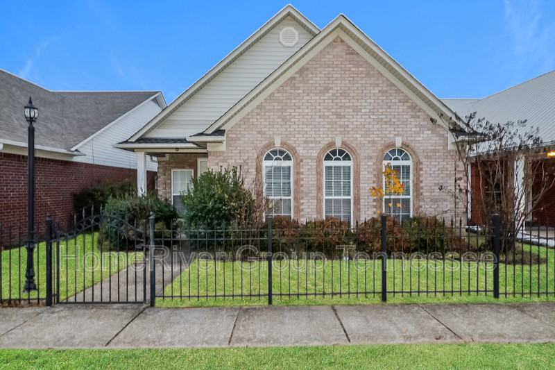 338 Beaver Rd - Photo 2 of 17