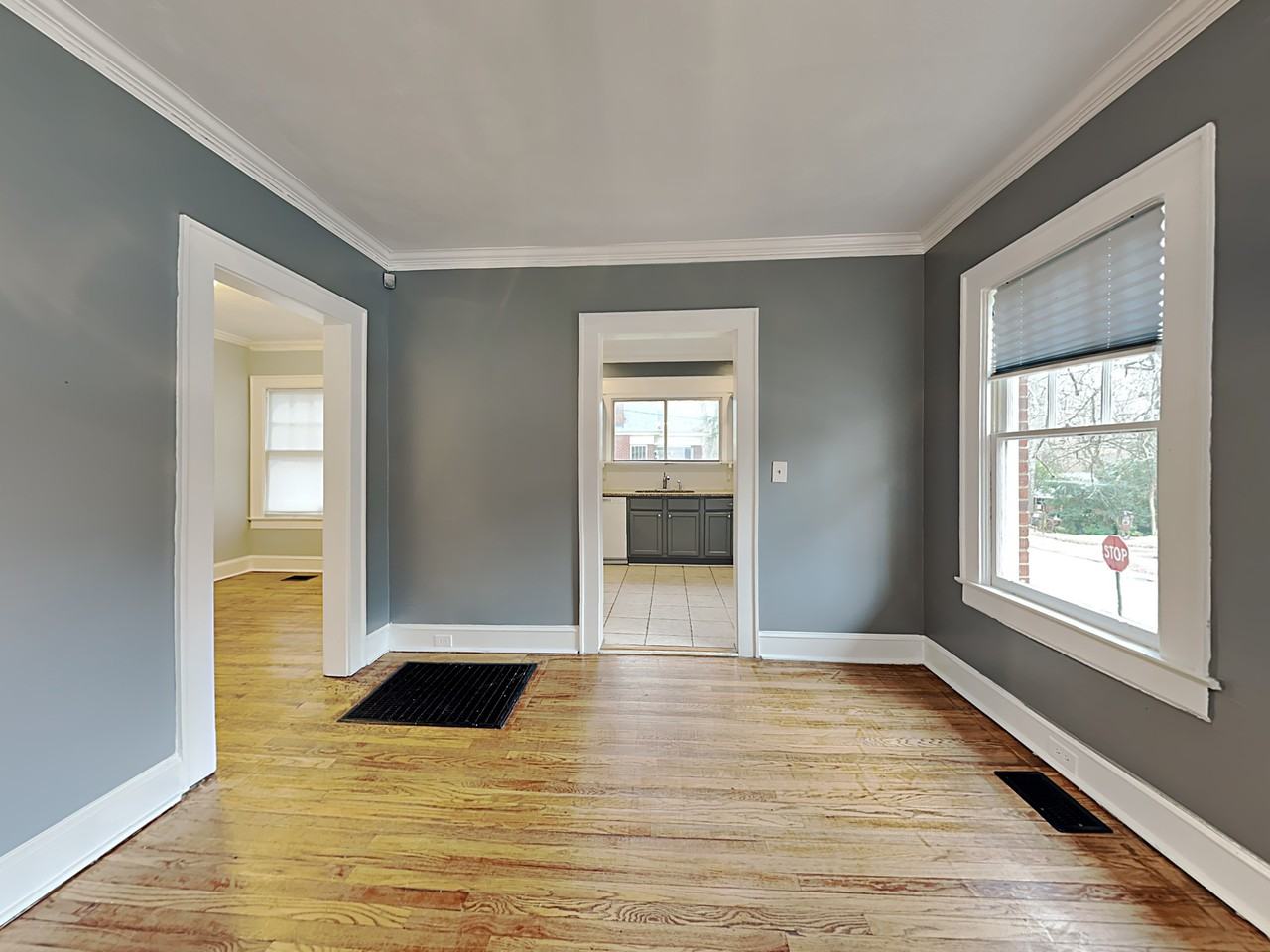 980 Woodland Ave Se - Photo 2 of 16
