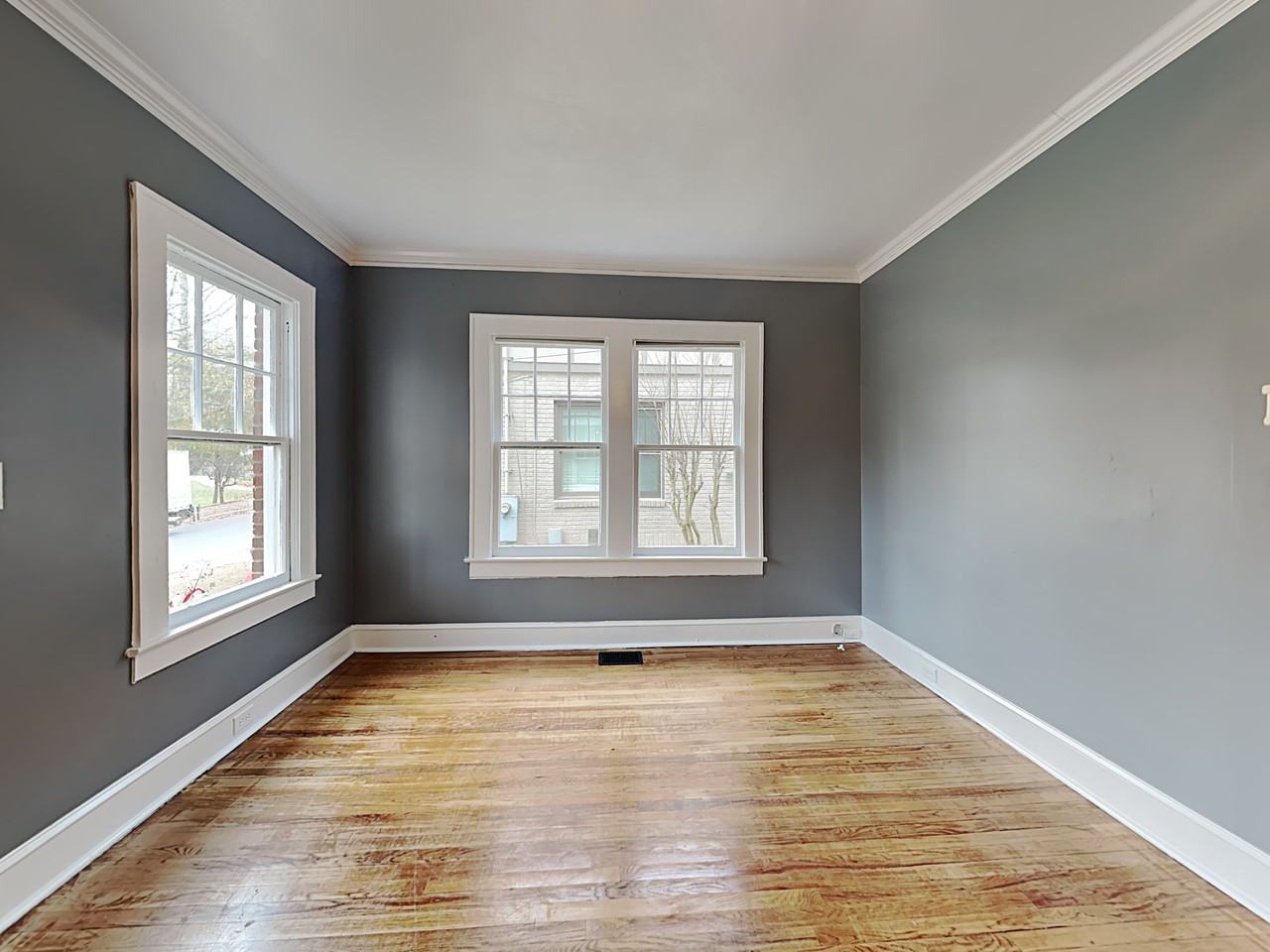 980 Woodland Ave Se - Photo 3 of 16