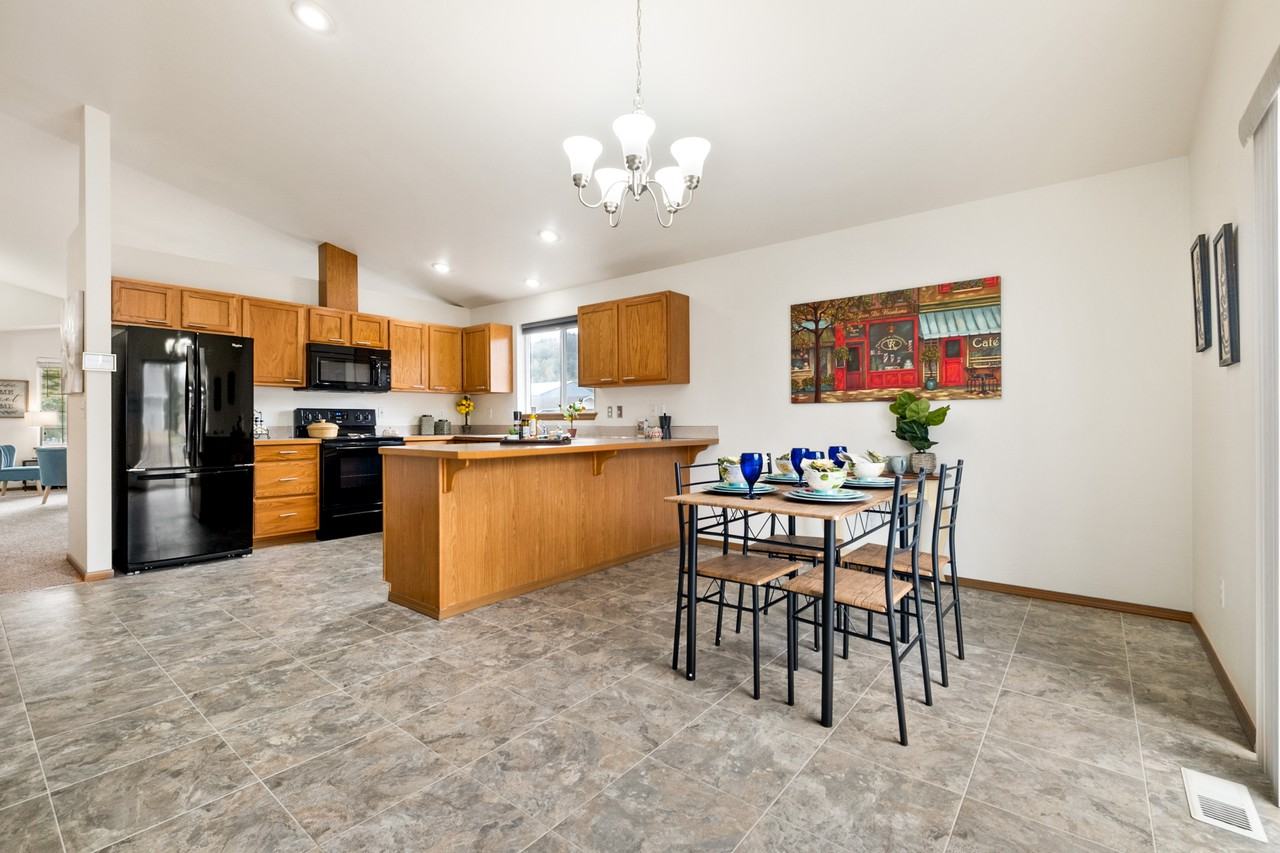 203 10th Ave N - Photo 3 of 12