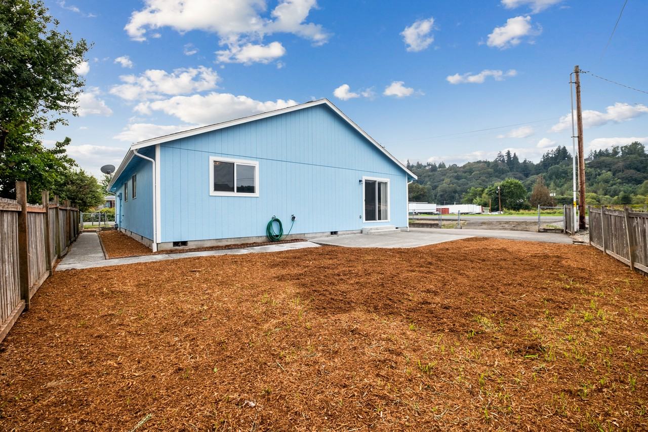 203 10th Ave N - Photo 4 of 12