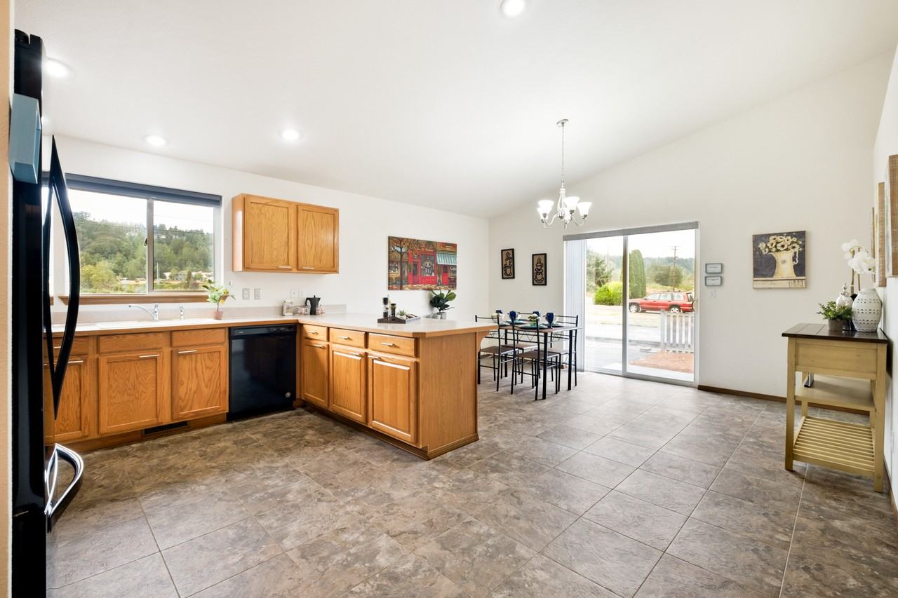 203 10th Ave N - Photo 7 of 12