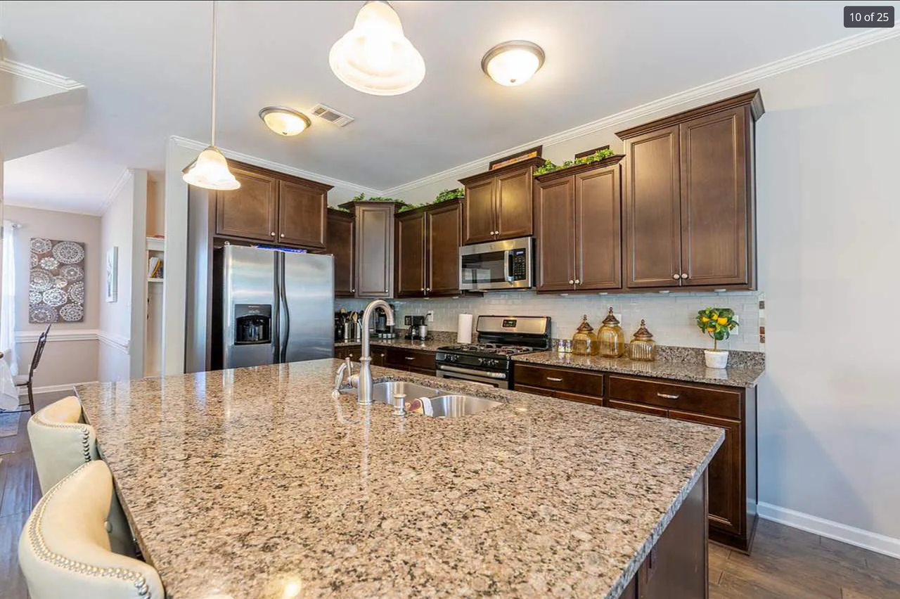 4767 Shira Dr - Photo 3 of 6