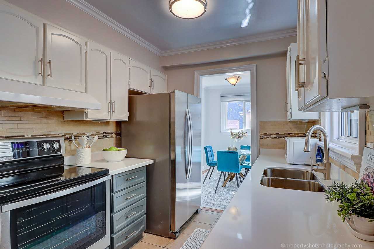 13 Martindale Cres - Photo 3 of 8