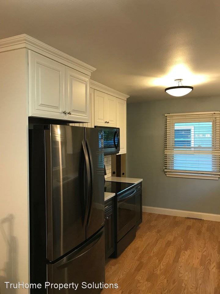 1012 Letnes Dr - Photo 2 of 9