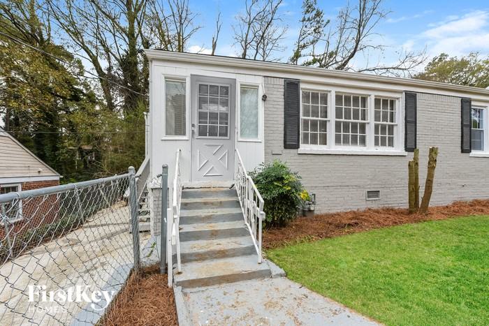 1810 Oakmont Dr Nw - Photo 2 of 15