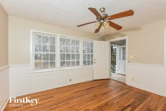 1810 Oakmont Dr Nw - Photo 3 of 15
